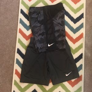 Two pairs of little boys size 6 shorts. ❤️